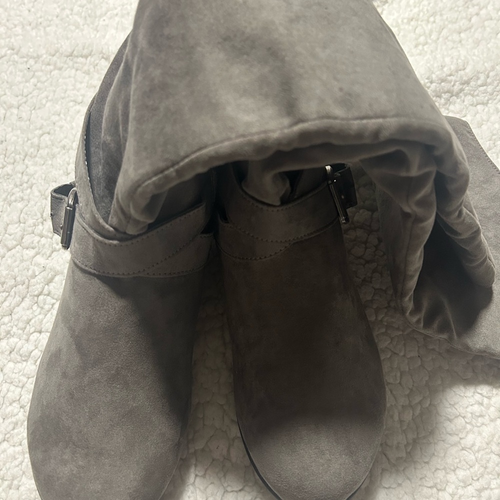 NEW WOT Rampage Stylish Gray Women's Boots - Picture 8 of 10